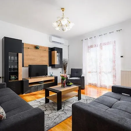 Apartment Casa Paradiz *
